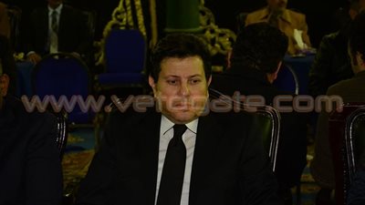 بالصور.. وزير الاتصالات و«عدوية» و«شاكر» في عزاء والدة الإبراشي