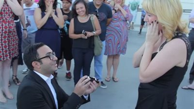 بالصور.. معدل ضربات قلب الرجل يرتفع عند طلب الزواج