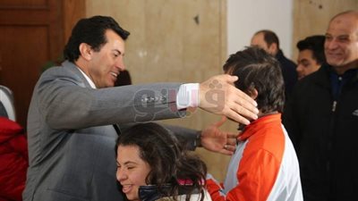 وزير الرياضة يلتقي أبطال الكاراتيه والسباحة من ذوي القدرات الخاصة (صور)