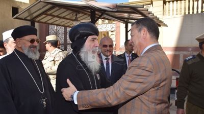 محافظ بني سويف في جولة على الكنائس والأديرة لتهنئة الأقباط بالعيد (صور)