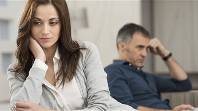 حكايات من دفتر «جواز السبوبة».. الطلاق وسيلة سيدة للحصول على مستحقات مالية من 3 رجال.. طبيبة مزيفة تخدع زوجها للاستيلاء على شقة وعربية.. «أيمن» الضحية رقم 6 لزوجته.. ودعوى خلع تكشف