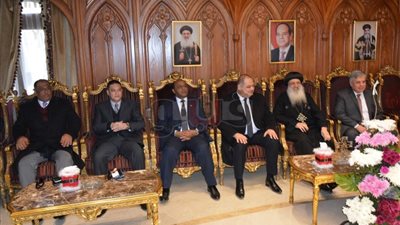 محافظ الغربية يزور الكنائس لتهنئة الأقباط بعيد الميلاد