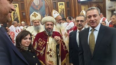 سفير مصر في لندن ينقل تهنئة السيسي للجالية المصرية القبطية في بريطانيا