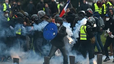 الحكومة الإيطالية تدعم تظاهرات «السترات الصفراء» بفرنسا