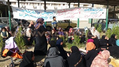 بالصور.. استمرار إضراب أصحاب شقق الإسكان الاجتماعى بمستشفى منوف العام