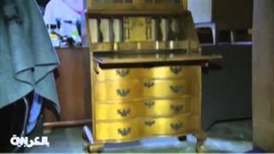 بالفيديو.. أمريكي يعثر على 127 ألف دولار داخل طاولة