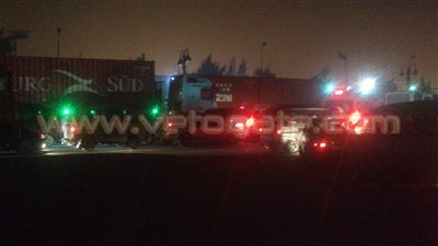 بالصور.. توقف الحركة المرورية أمام ميناء الدخيلة