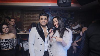 زيزي عادل تحيي حفل عيد ميلاد المطرب الشاب يونس (صور)