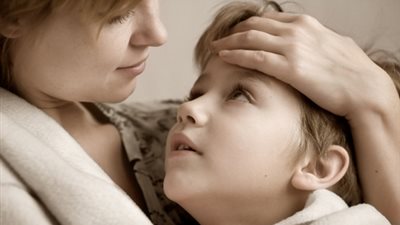 اغرس ثقة طفلك بنفسه.. بالحب والتواصل مع الآخرين