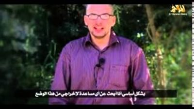 بالفيديو.. تنظيم القاعدة باليمن يهدد بقتل رهينة أمريكي