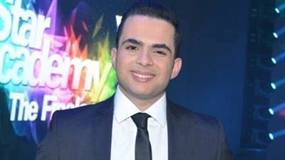 محمود محيي يقدم 