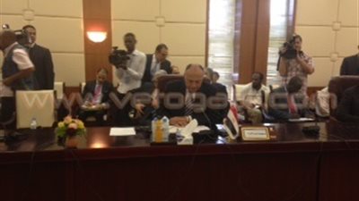 بالصور.. وزير الخارجية باجتماع دول الجوار الليبي: الوضع بليبيا يشهد تطورات تُثير القلق.. يجب إنهاء الصراع عبر حوار يجمع الليبيين على كلمة سواء تحجُب التطرف والإرهاب.. مكمن قوة دول جوار ليبيا في وحدتها