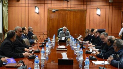 محافظ بورسعيد يشدد على أعمال الرقابة لمنع التهريب خلال نوة الشتاء