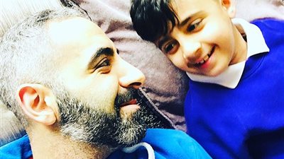 طفل أعمى يذهل المدربين بمهاراته في كرة القدم (فيديو وصور)