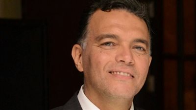 وزير النقل يتفقد محطة مترو السادات ويلتقي الركاب