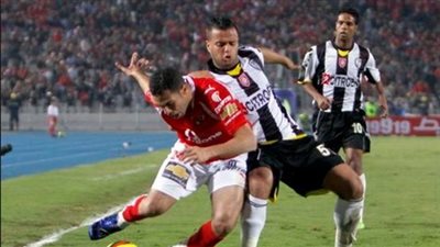 «الكاف» يرفض ارتداء لاعبي الصفاقسي «تيشيرتات» سياسية