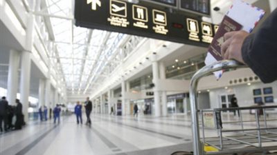 الخباطي: تحسين أوضاع العاملين بجمارك المطارات