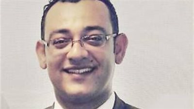 هل يتأثر سعر الدولار بانخفاض الاحتياطي النقدي؟..خبير مصرفي يجيب