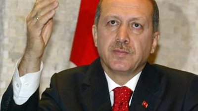 محجبة تركية تكشف تفاصيل اعتداء محتجين عليها