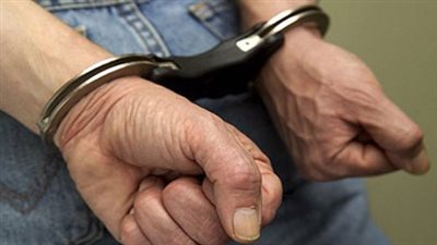 ضبط صاحب مصنع وزوجته اختطفا وعذّبا ربة منزل وأولادها بسبب خلافات مالية