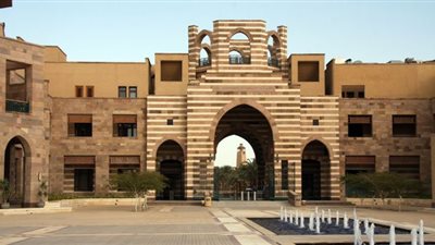 «أستاذ مسرحى»: مسرح الجامعة الأمريكية مهدد بالتوقف