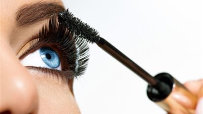 زيت اللوز سر جمال رموشك في عز الشتاء