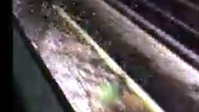 بالفيديو: النيران تشتعل أسفل عربات مترو 