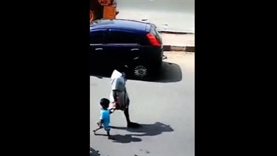 رجل يستغل سكر أب ويخطف ابنه (فيديو)