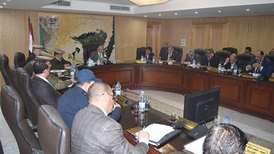 محافظ الفيوم يكلف بإزالة التعديات وتوفير أماكن بديلة للأسواق