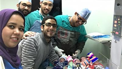 «تضامن قنا» تقدم إعانة مالية وعينية عاجلة لأسرة الـ5 توائم