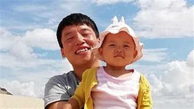 أب يفاجئ طفلته برسمه على مساحة 149 مترا (فيديو وصور)