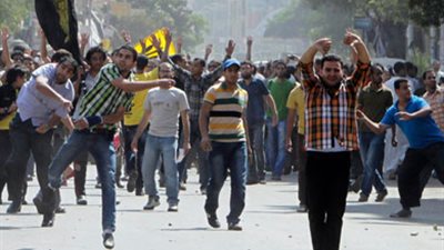 عناصر الإخوان الإرهابية تحطم محطة مترو حدائق حلوان