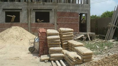 الأسمنت المغشوش يهدد الاستثمار العقاري بدمياط الجديدة.. خبراء: يتسبب في انهيار المباني الخرسانية جراء فقدانها التماسك.. مواطنون: 