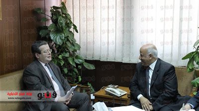 السفير الفرنسي يعد بمساعدة مصر في استرداد الأموال المنهوبة