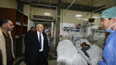 الخشت يتفقد أقسام الطوارئ بـ «قصر العيني» (صور)
