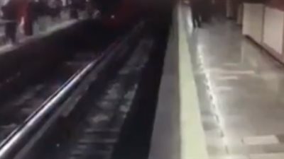 لقطات صادمة لرجل يرمى نفسه أمام قطار (فيديو)