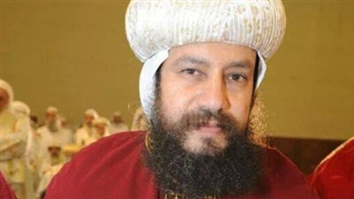 الأنبا بموا يناقش دورات المقبلين على الزواج مع الكهنة