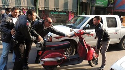 حملة مرورية لضبط السيارات والدراجات النارية المخالفة بالقاهرة