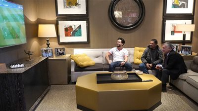 ملك الأردن يدعو عاملا لمشاهدة مباراة النشامى بعد عجزه عن دفع رسوم المقهى