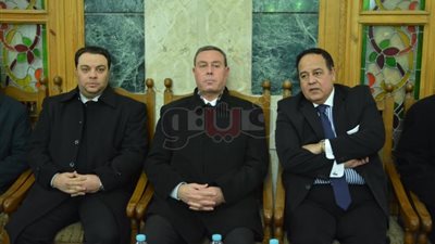 السفير الفلسطيني بمصر يقدم واجب العزاء في والدة جمال الشاعر (صور)