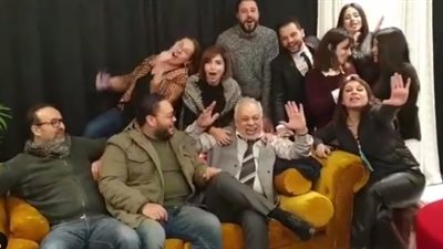 روجينا تحتفل بعيد ميلاد أشرف زكي بحضور أحمد السعدني ورزق (فيديو)