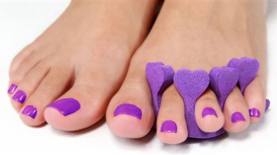 الطريقة الصحية لوضع وإزالة طلاء الأظافر خلال الحمل