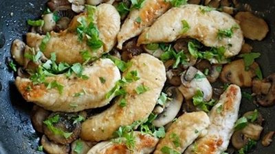 طريقة إعداد «أفخاذ الدجاج بالصلصة والبصل والثوم»