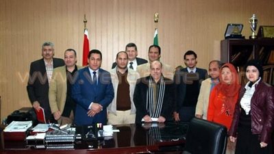 بالصور.. محافظ الشرقية يلتقى شباب «بنك الأفكار»