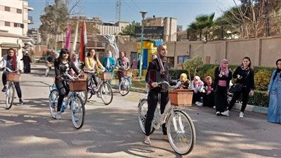 مهرجان لركوب الدراجات بمدينة الطالبات في جامعة القاهرة (صور)