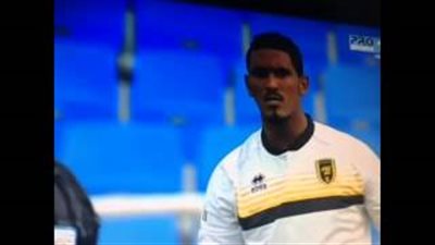 بالفيديو.. حارس اتحاد جدة «يبصق» على زميله