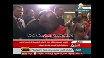 بالفيديو.. «السيسي» يحتضن أحد المعاقين خلال افتتاح «الألعاب الإقليمية»