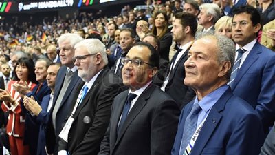 حصاد زيارة رئيس الوزراء لألمانيا.. الترويج لاستضافة القاهرة بطولة يد 2021.. مدبولي يناقش عروض شركات ألمانية لتدوير القمامة.. يدرس مع نائب المستشارة الألمانية مبادلة الديون.. ومرسيدس تستأنف العمل قريبا