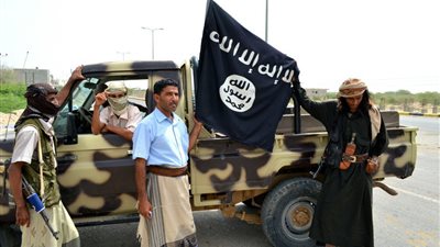 القاعدة تستولي على 5 ملايين ريـال يمني