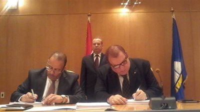 توقيع عقد الدراسات الاستشارية لمدينة دمياط للأثاث